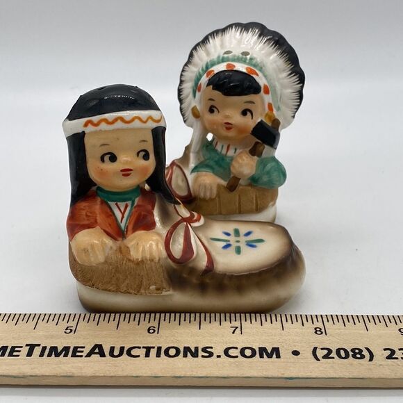 Vintage Japan Native American Children in Moccasins Salt and Pepper Shakers - Picture 6 of 7